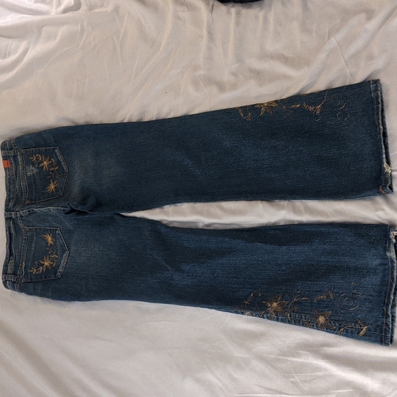 Gold Floral Embroidered Jeans, 31x34 BLU JEANIOUS. - Picture 4 of 11